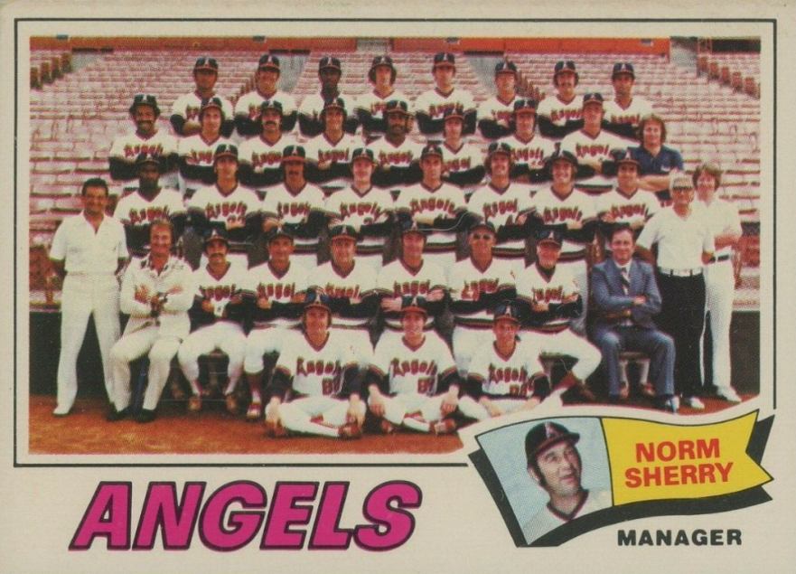 1977 Topps California Angels Team #34 Baseball Card