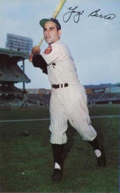 1953 Dormand Postcards Yogi Berra #102 Baseball Card