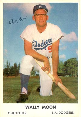 1962 Bell Brand Dodgers Wally Moon #9 Baseball Card