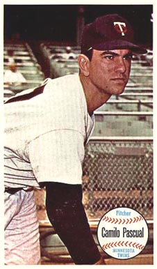 1964 Topps Giants Camilo Pascual #32 Baseball Card