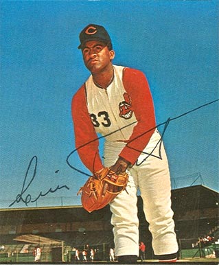 1965 Kahn's Wieners Luis Tiant #40 Baseball Card