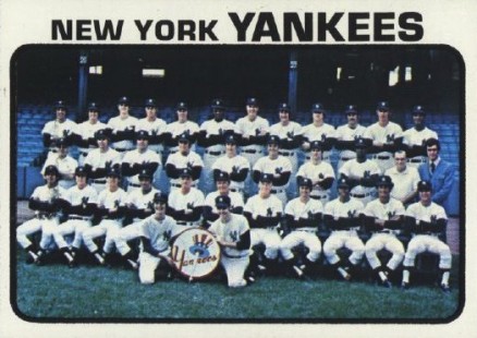 1973 Topps New York Yankees Team #556 Baseball Card