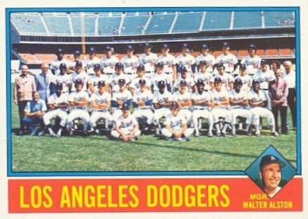 1976 Topps Los Angeles Dodgers Team #46 Baseball Card