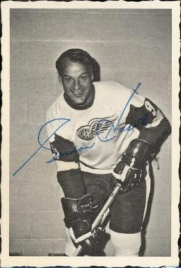 1970 O-Pee-Chee Deckle Edge Gordie Howe #18 Hockey Card