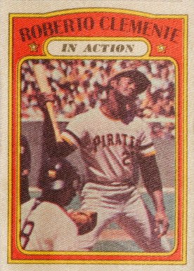 1972 Topps Cloth Sticker Roberto Clemente #5 Baseball Card