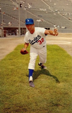 1959 L.A. Dodgers Postcards Sandy Koufax #906 Baseball Card