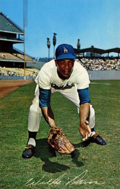 1962 L.A. Dodgers Postcards (1962-65) Willie Davis #50315 Baseball Card