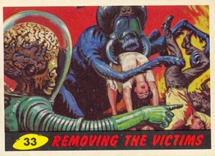 1962 Mars Attacks Removing the Victims #33 Non-Sports Card