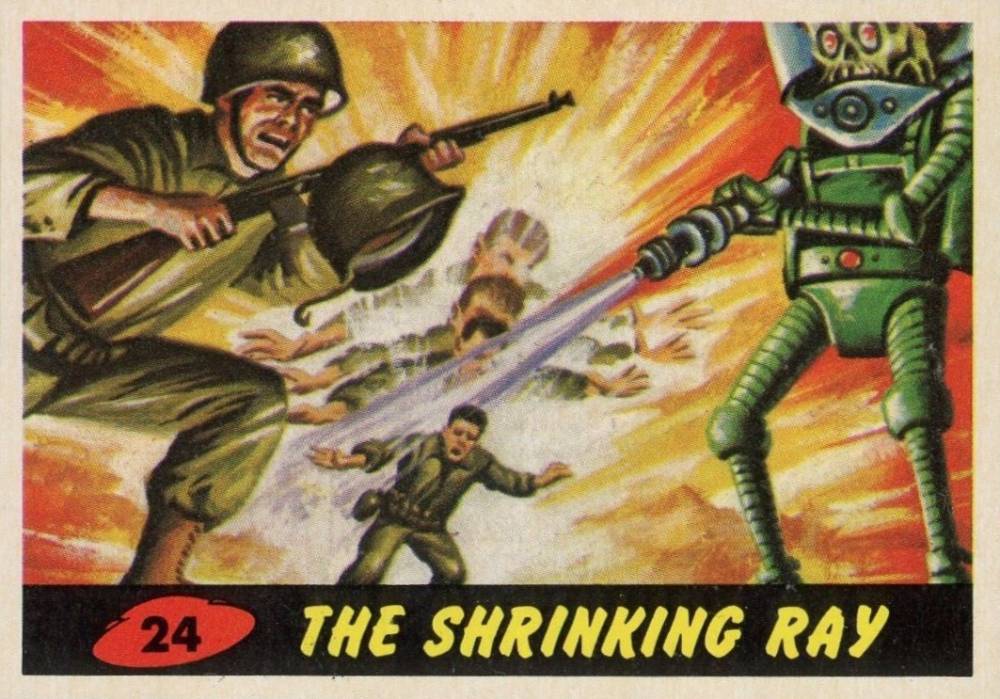 1962 Mars Attacks The Shrinking Ray #24 Non-Sports Card