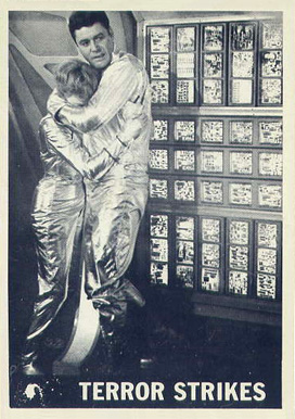 1966 Lost in Space Terror strikes #14 Non-Sports Card