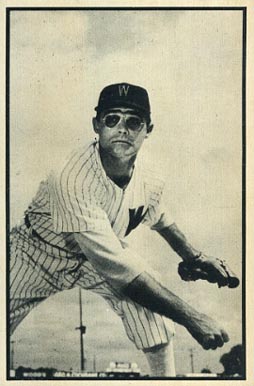 1953 Bowman B & W Walt Masterson #9 Baseball Card